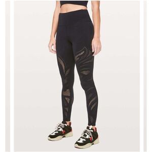 Lululemon 8 Black‎ Leggings Reveal Tight *En Avante 26" Cut Out Design